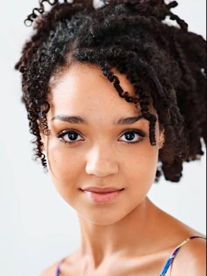 Айша Ди в роли Шанель